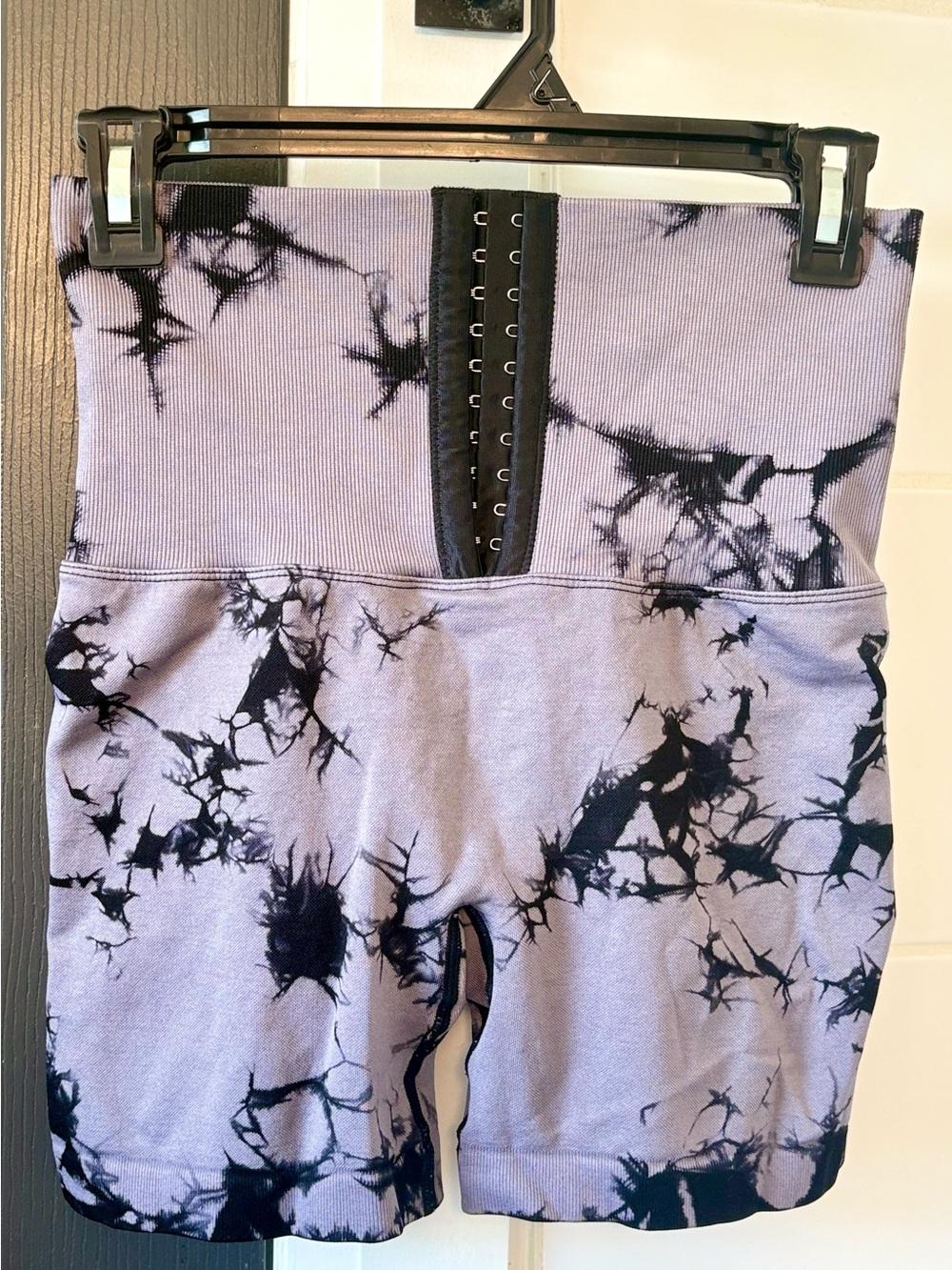 High-Waist Tie-Dye Compression Shorts - Lavender/Black